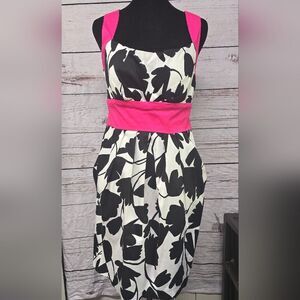 B smart sleeveless dress for women.